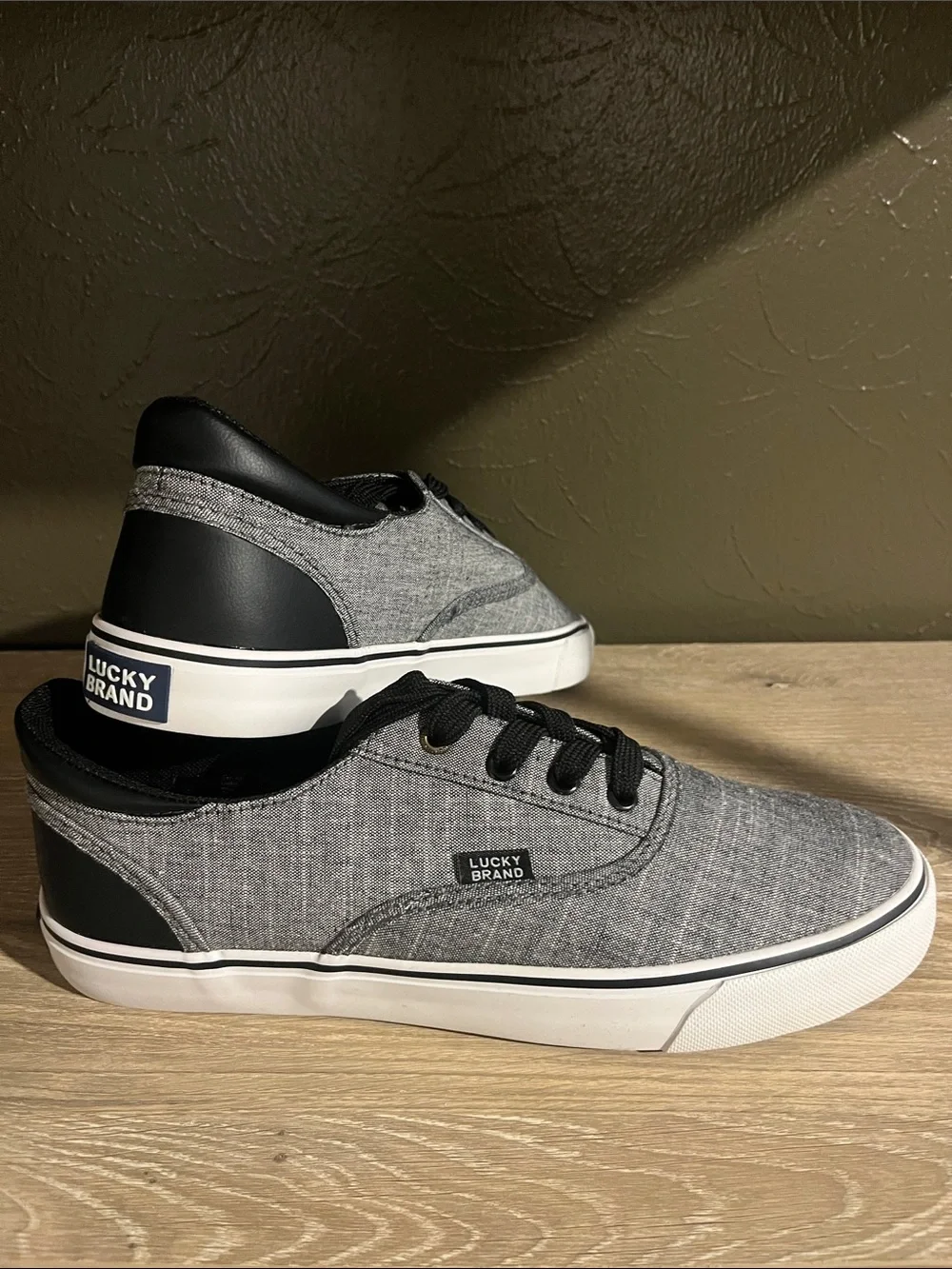 Men’s Size 9.5 Lucky Brand Sam Sneakers - Black/Gray Colorway
